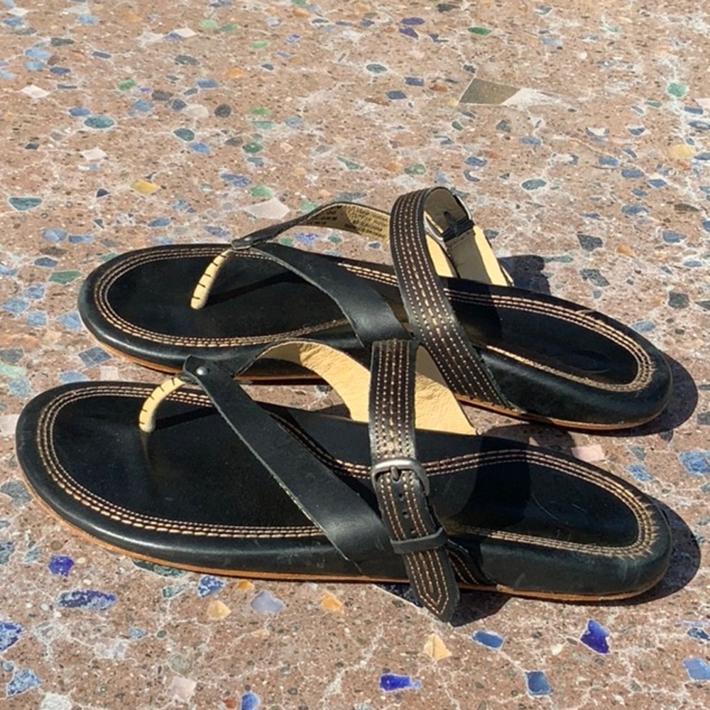 OluKai leather flip flops